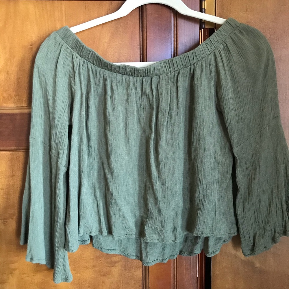 Off-Shoulder Flowy Crop Top - Picture 6 of 7